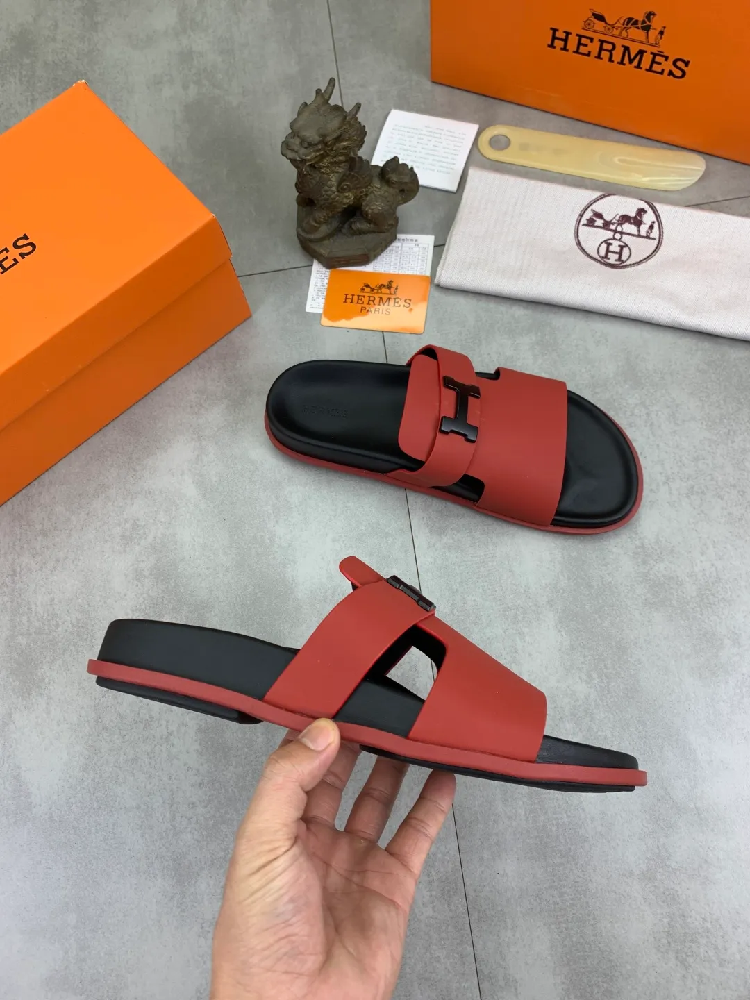 Men's shoes 💰P440 New [HERMES] high-end quality new Hermès slippers, made of imported silk calfskin, wear-resistant and non-slip rubber outsole. Fashionable and elegant code number: 39-44 (38 45 46 customized)